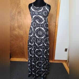 SO Black and White Floral Maxi Dress